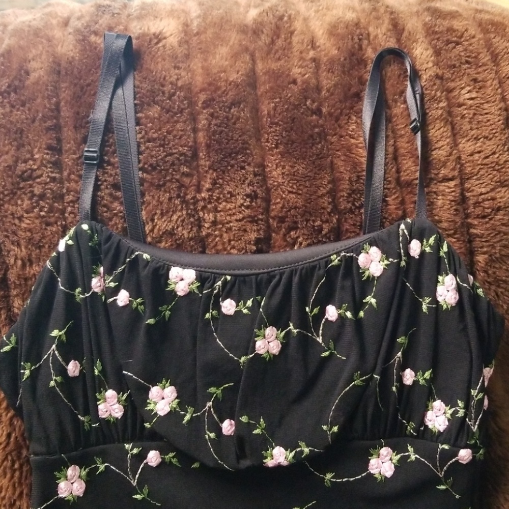 Flowered spaghetti strap Dress w/ruffled hemline